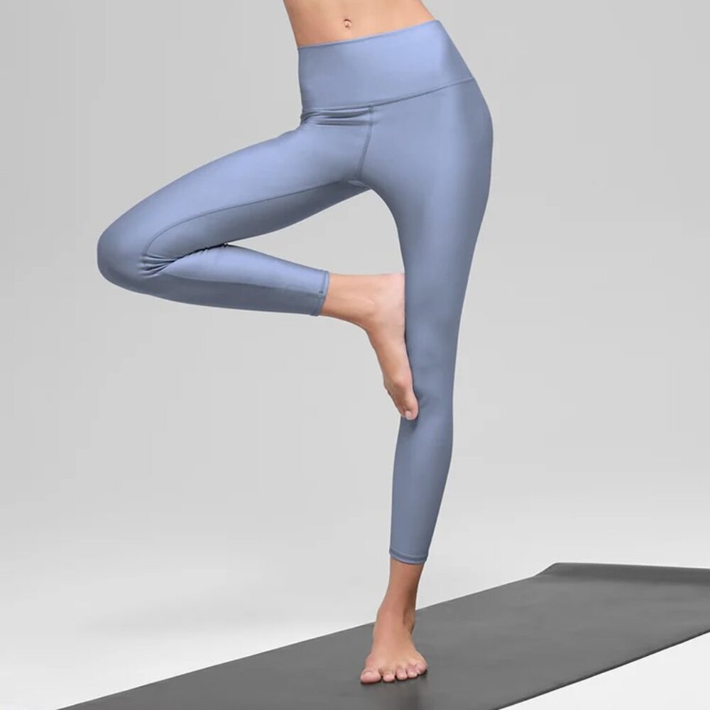 Alo Yoga 7/8 High Waist Airlift Legging in Winter Frost